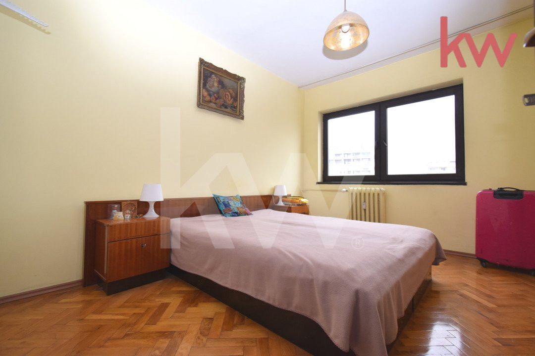 Apartament ultracentral 3 camere decomandat, mobilat