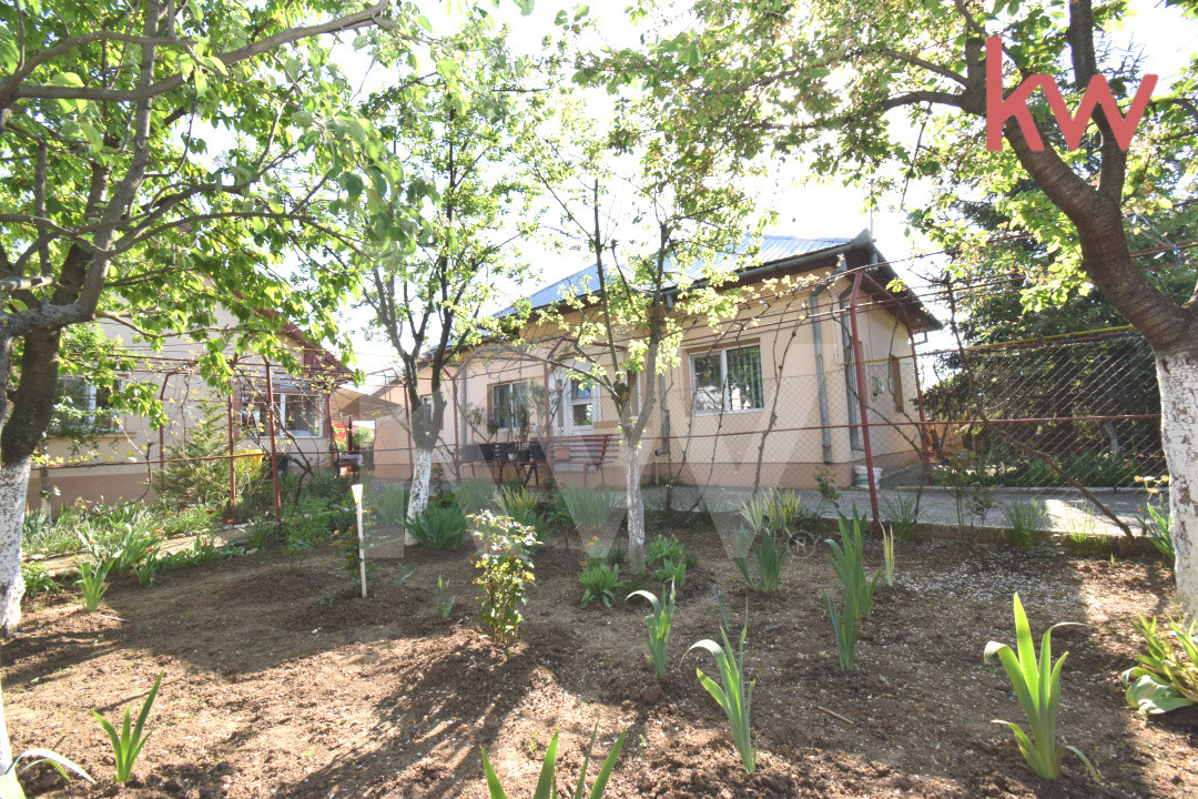 Casa Carcea si anexa,  teren 1077 mp toate utilitatile