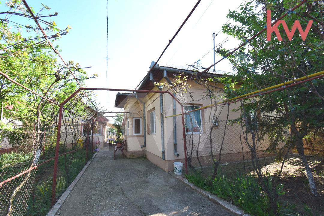 Casa Carcea si anexa,  teren 1077 mp toate utilitatile