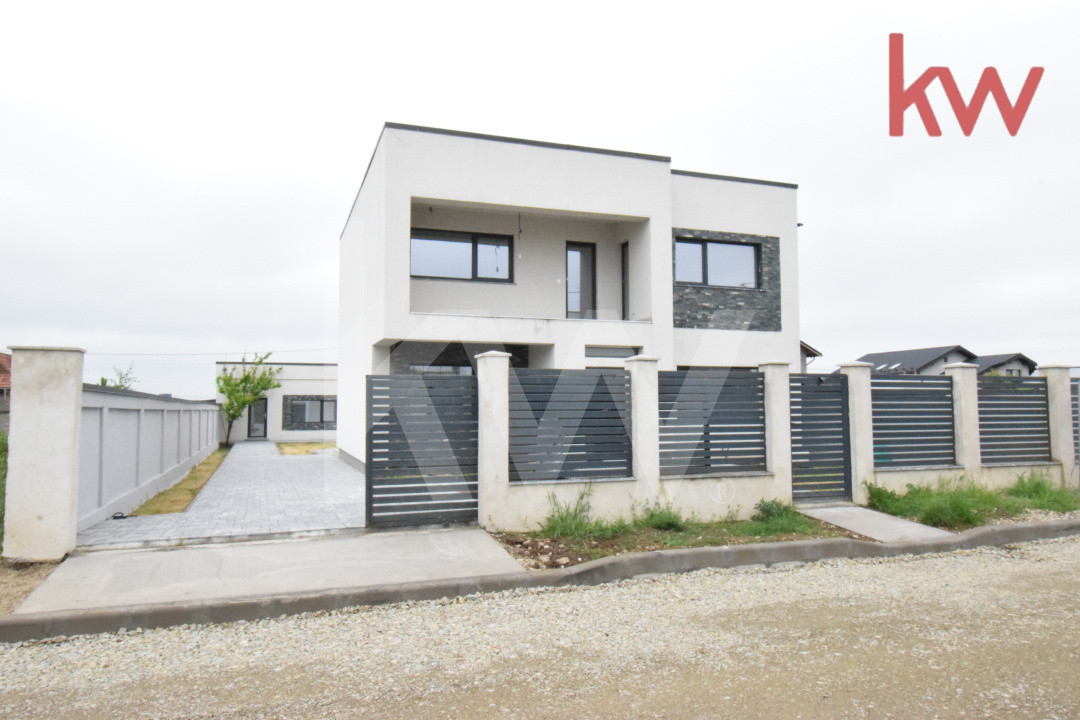 Casa zona aeroport Craiova, moderna,  parter si etaj teren 500 mp 