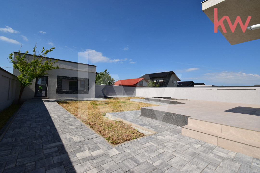 Casa zona aeroport Craiova, moderna,  parter si etaj teren 500 mp 