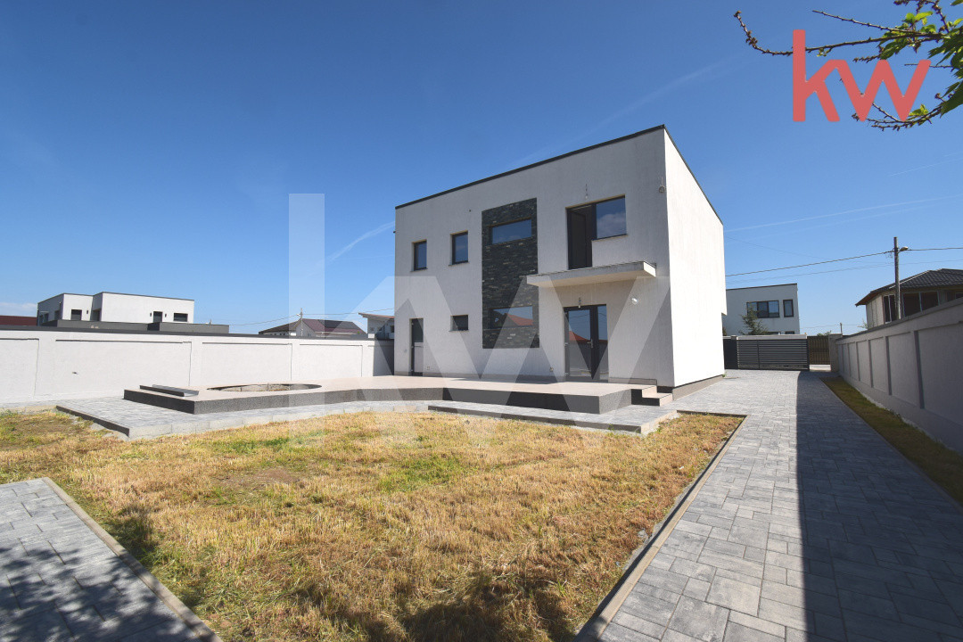 Casa zona aeroport Craiova, moderna,  parter si etaj teren 500 mp 