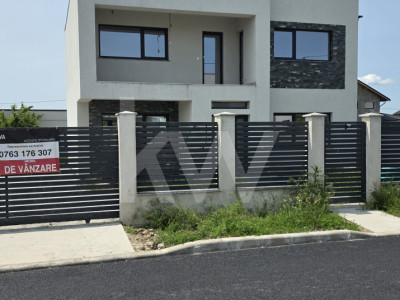 Casa zona aeroport Craiova, moderna,  parter si etaj teren 500 mp 