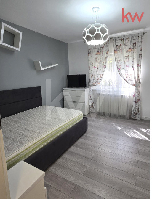 Apartament 3 camere, 1 mai, Pelendava, etaj 1, 78mp.