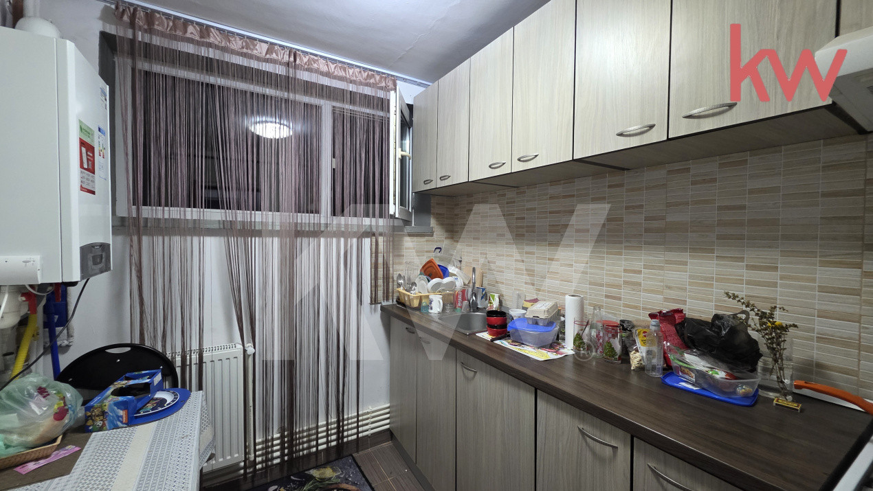 Apartament decomandat, Rovine, centrala, etajul 3