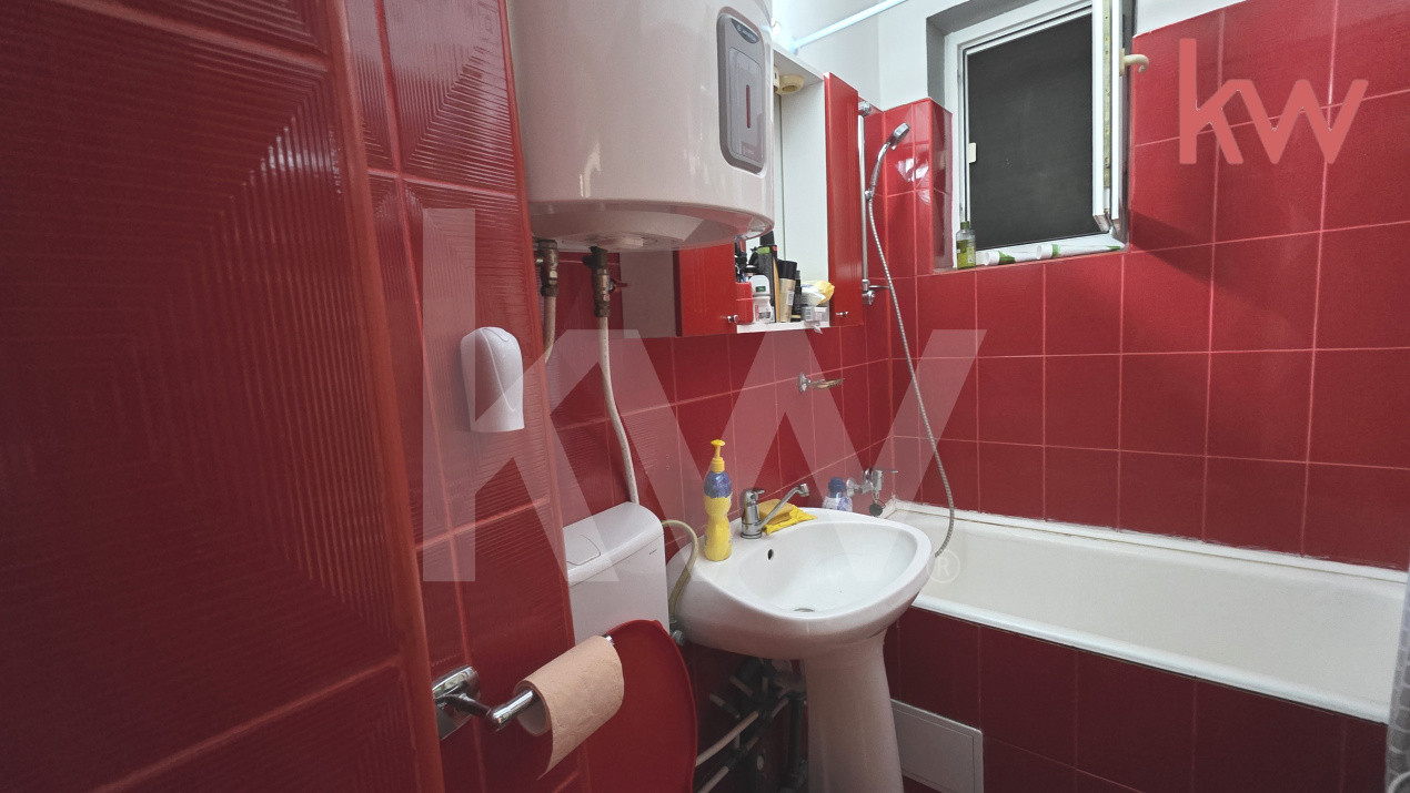 Apartament decomandat, Rovine, centrala, etajul 3