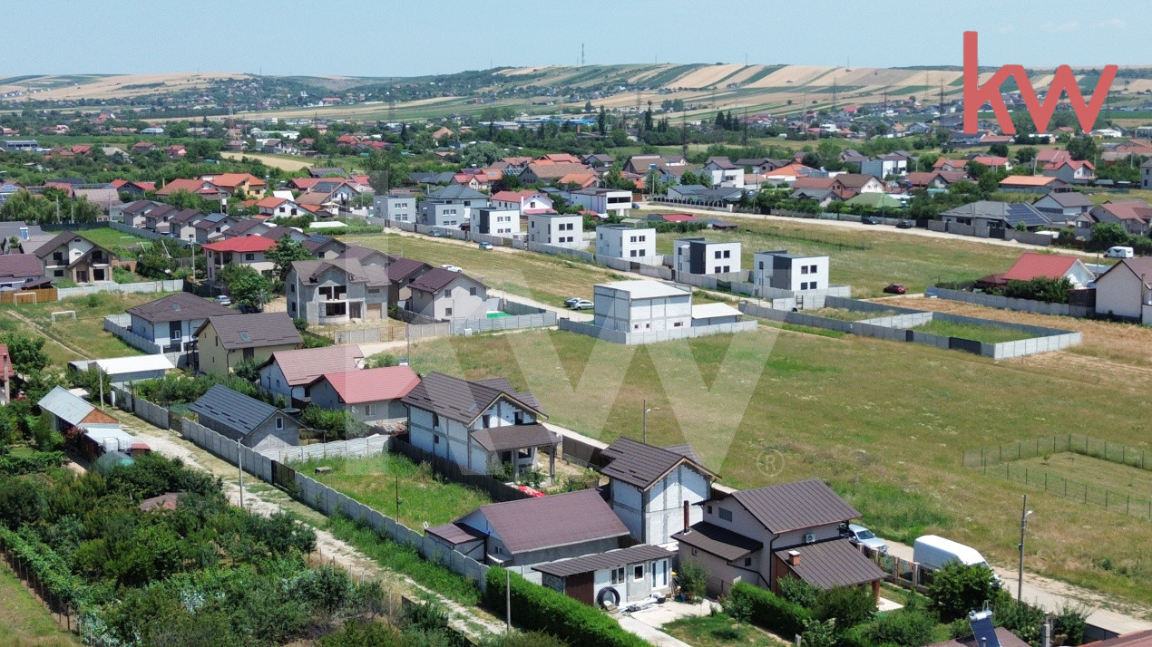 Teren Albesti,, deschidere 26 mp, intre case, imprejmuit- 340 mp