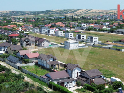 Teren Albesti,, deschidere 26 mp, intre case, imprejmuit- 340 mp