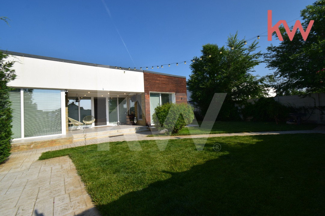 Casa – Bijuterie Arhitecturala cu Panouri Solare si Pompa de Caldura