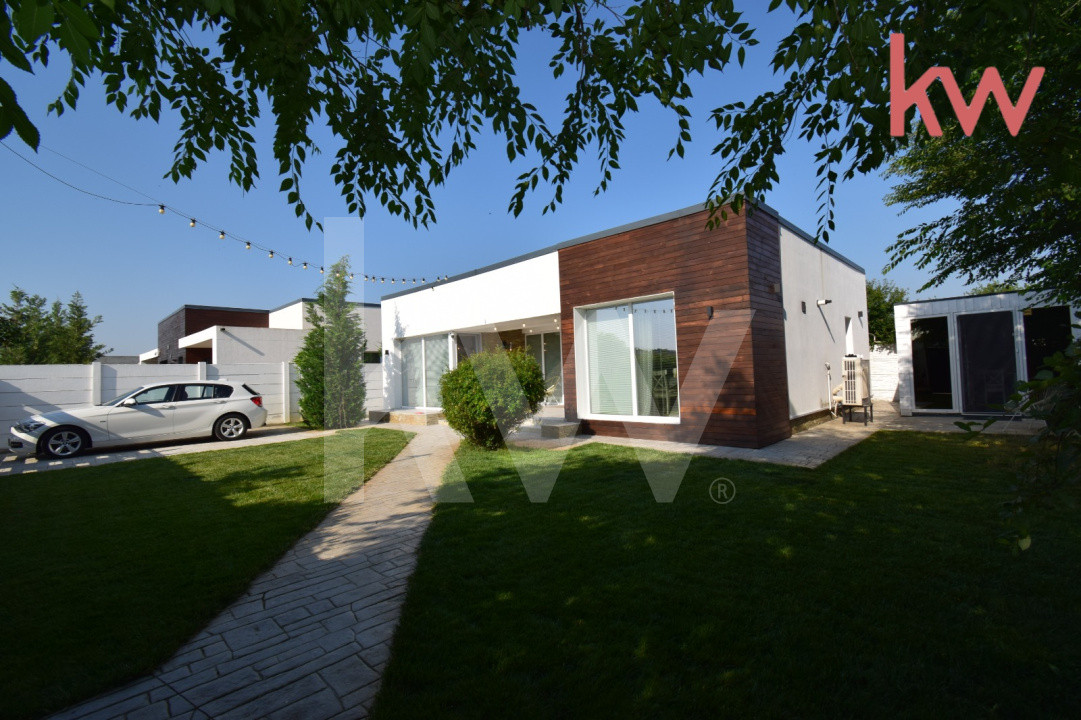 Casa – Bijuterie Arhitecturala cu Panouri Solare si Pompa de Caldura