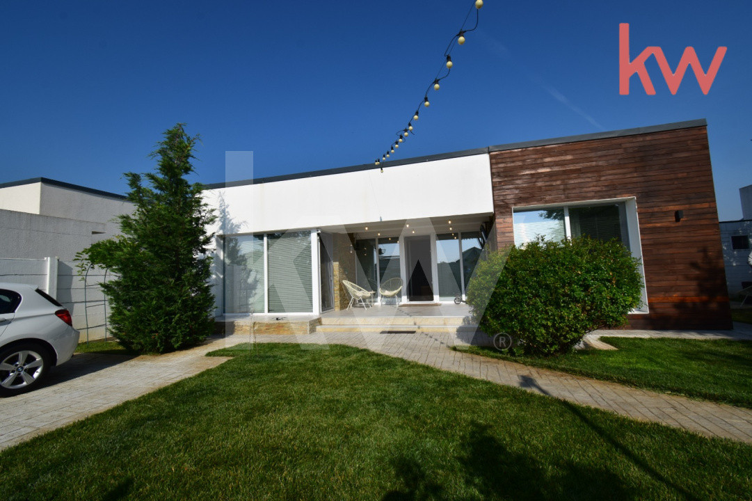 Casa – Bijuterie Arhitecturala cu Panouri Solare si Pompa de Caldura