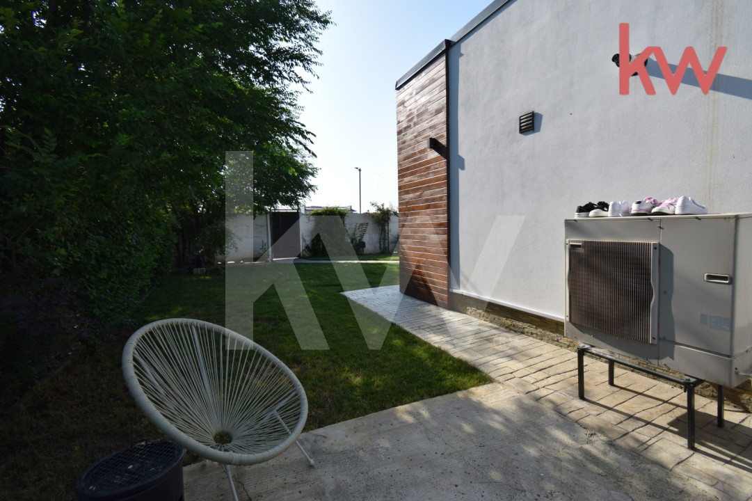 Casa – Bijuterie Arhitecturala cu Panouri Solare si Pompa de Caldura