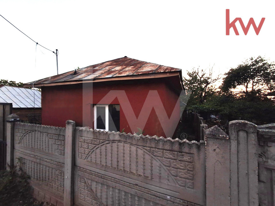 Teren 1.000 mp cu casă demolabilă, în Carcea – vedere panoramică spre Craiova!