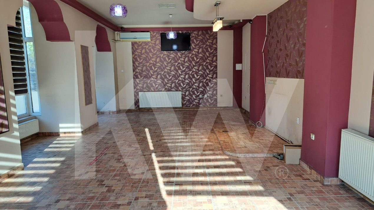 Spațiu comercial stradal - 75 mp utili - terasa disponibilă