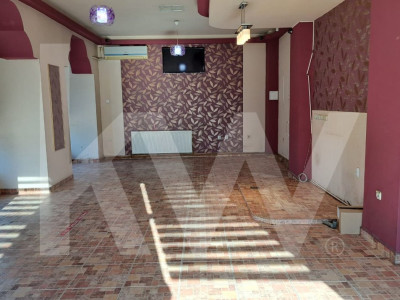 Spațiu comercial stradal - 75 mp utili - terasa disponibilă