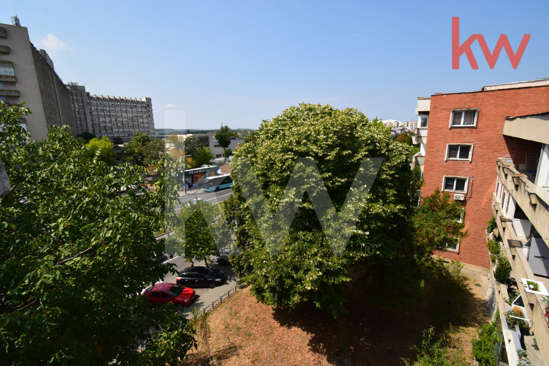 Apartament 4 camere, 1 Mai , Insula, centrala termica, langa Medicina