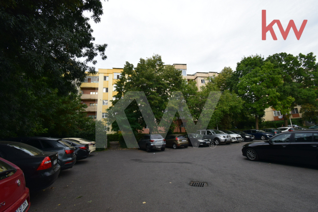 Apartament 4 camere George Enescu, decomandat 