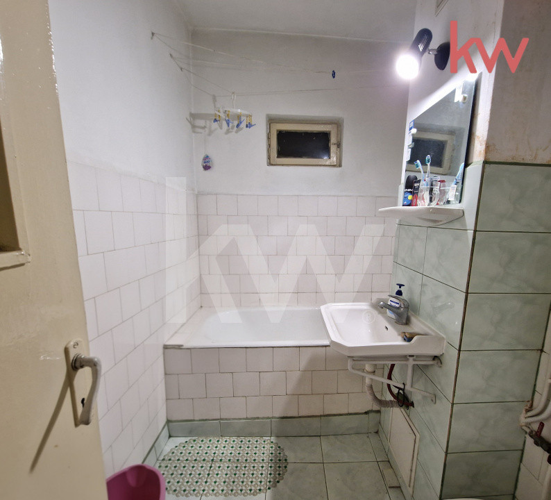 DE VÂNZARE, Apartament 3 camere in centru 