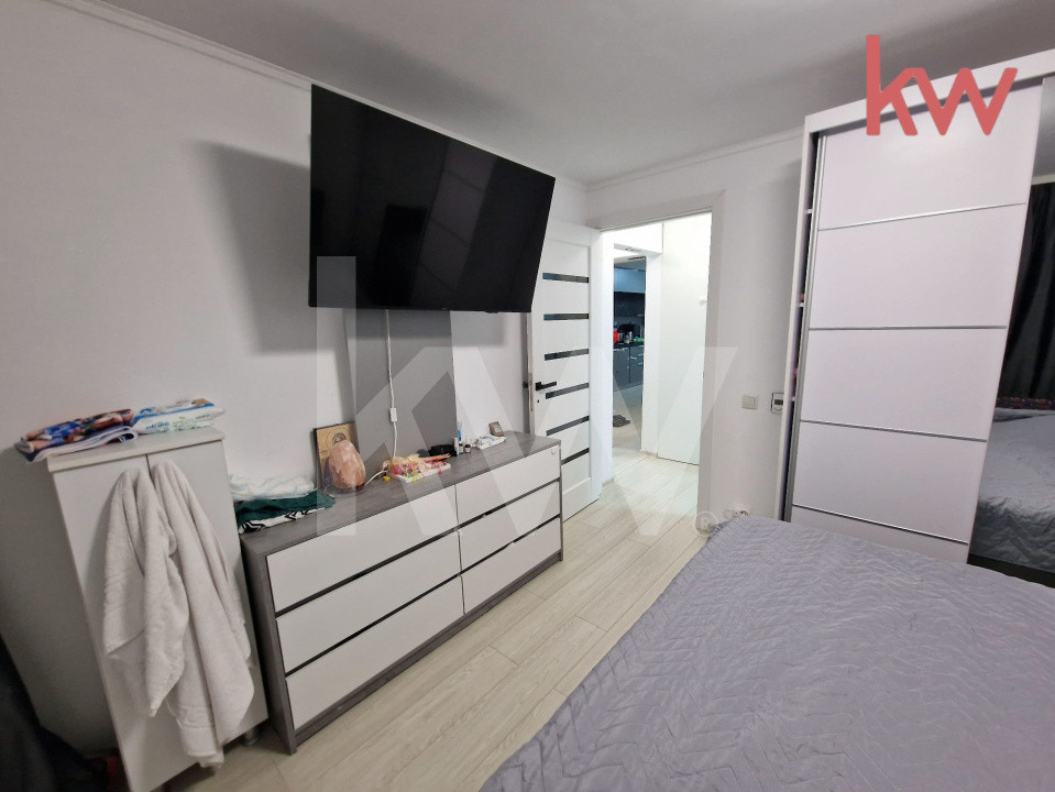 DE VÂNZARE, Apartament 3 camere in rovine 