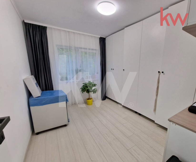 DE VÂNZARE, Apartament 3 camere in rovine 