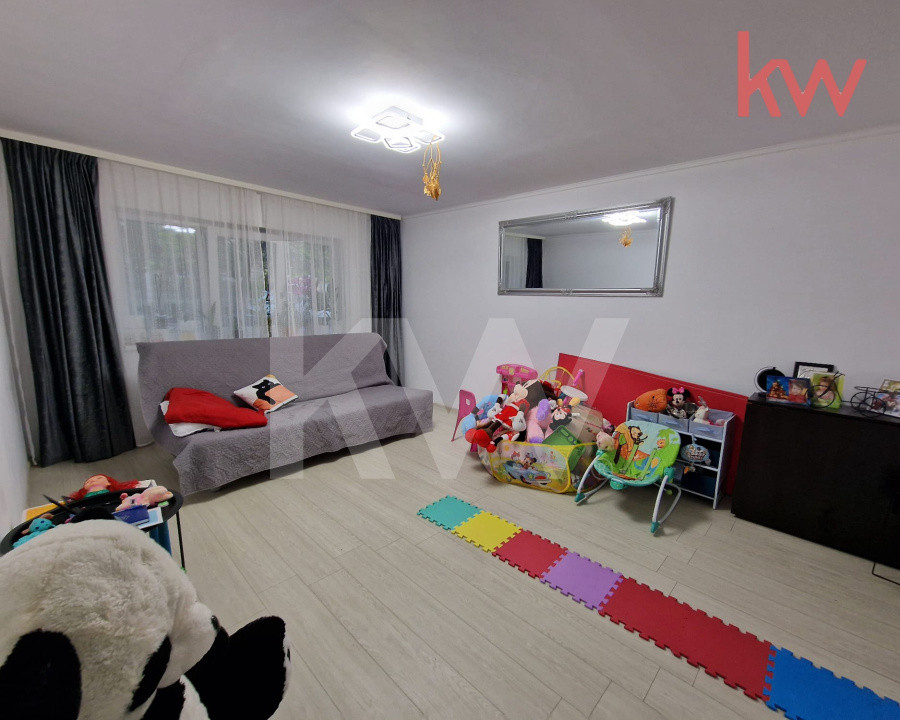 DE VÂNZARE, Apartament 3 camere in rovine 
