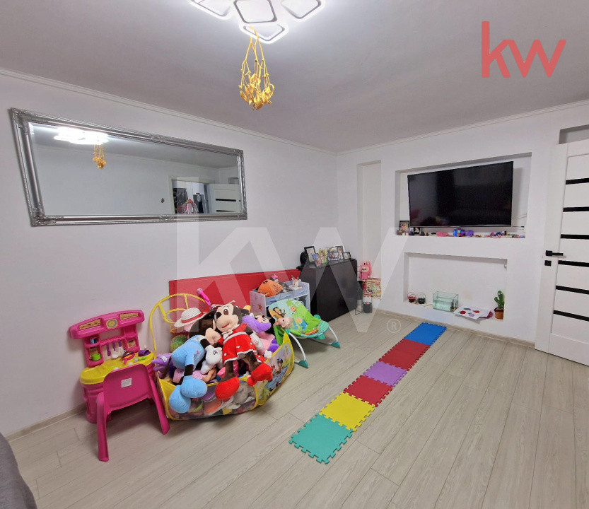DE VÂNZARE, Apartament 3 camere in rovine 