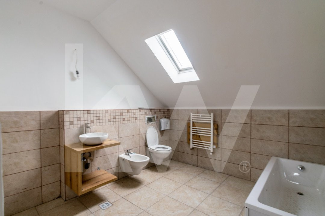 Casa duplex, zona Damila, 3 dormitoare, living, baie, bucatarie