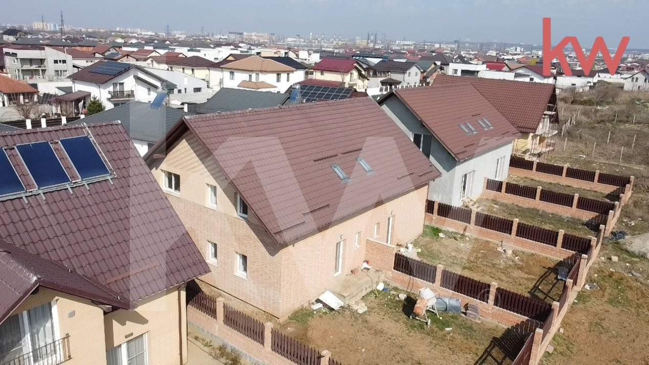 Casa duplex, zona Damila, 3 dormitoare, living, baie, bucatarie