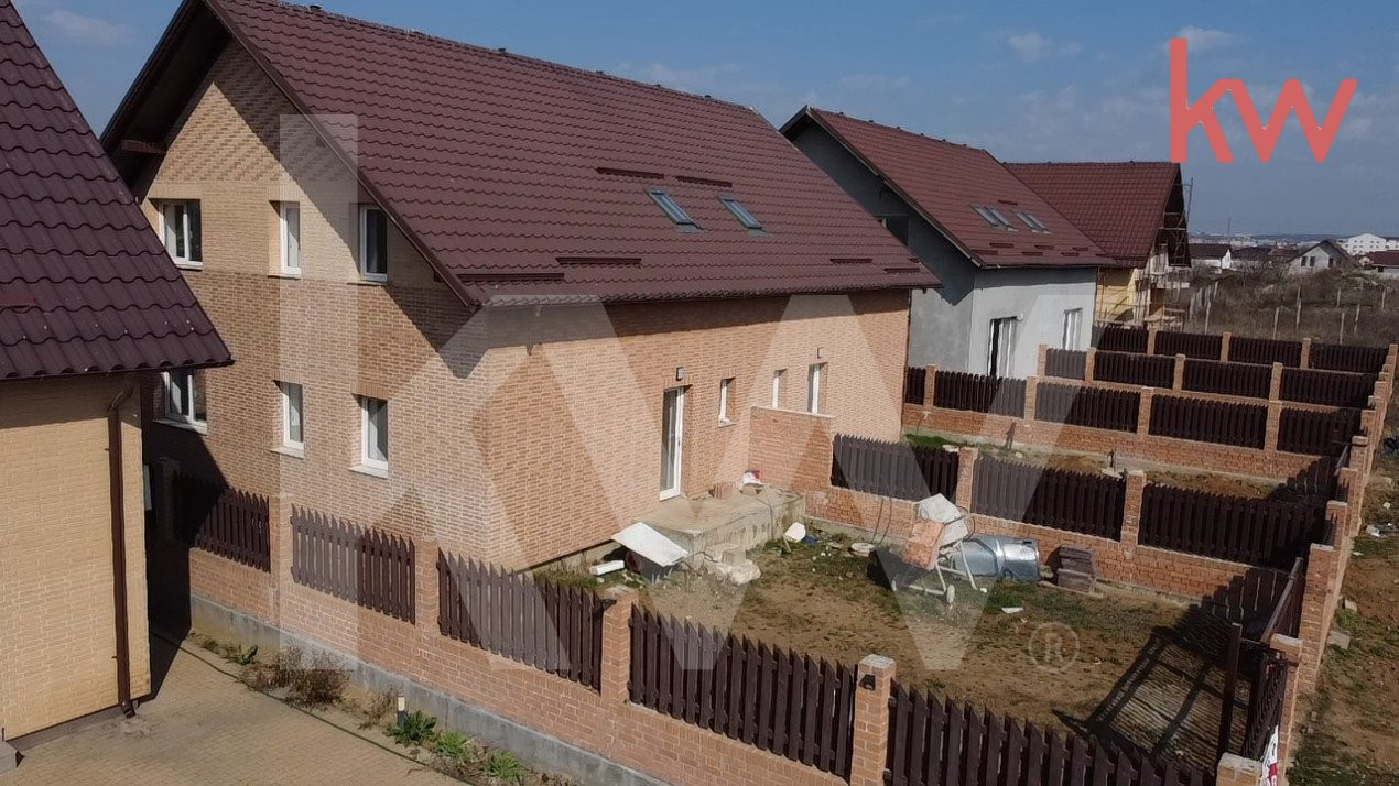 Casa duplex, zona Damila, 3 dormitoare, living, baie, bucatarie