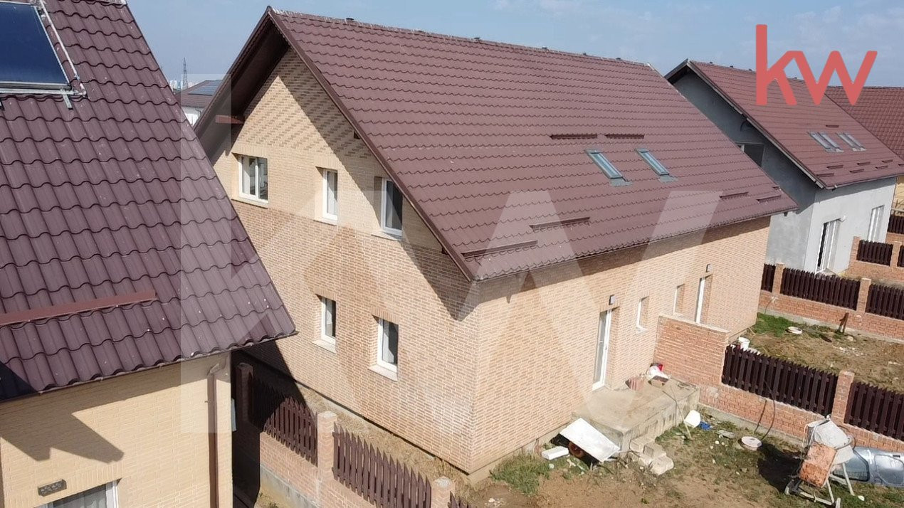 Casa duplex, zona Damila, 3 dormitoare, living, baie, bucatarie