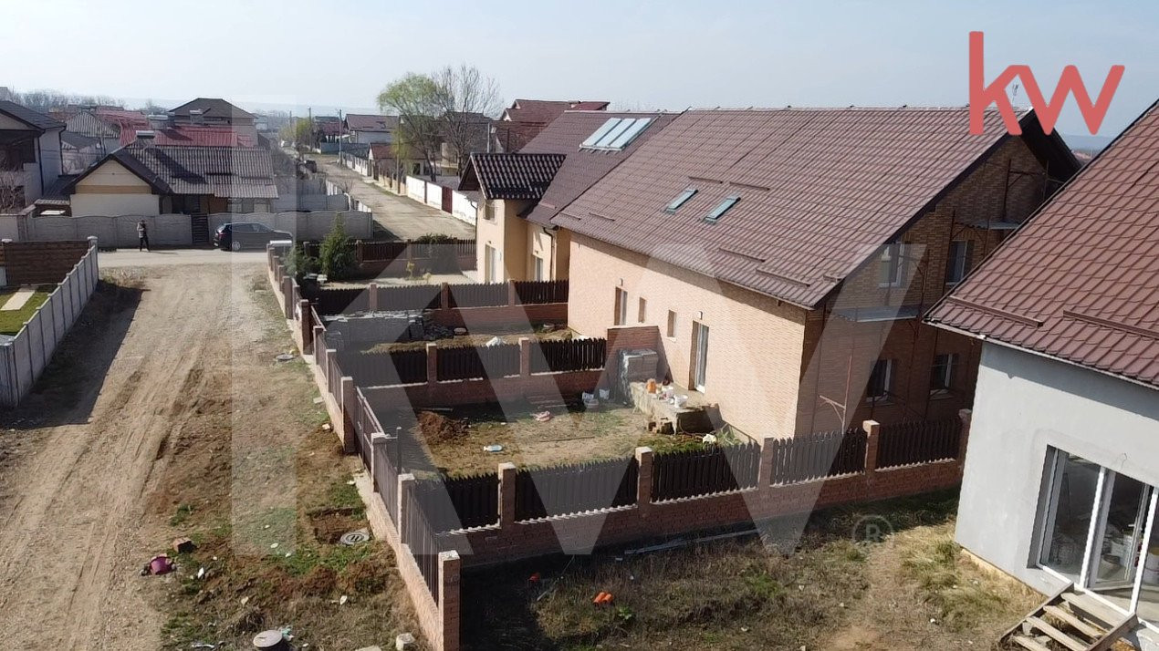 Casa duplex, zona Damila, 3 dormitoare, living, baie, bucatarie