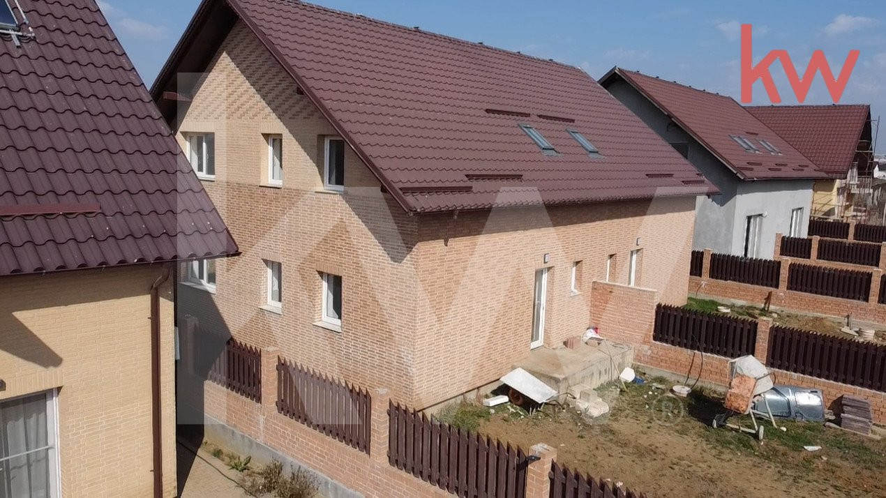 Casa duplex, zona Damila, 3 dormitoare, living, baie, bucatarie