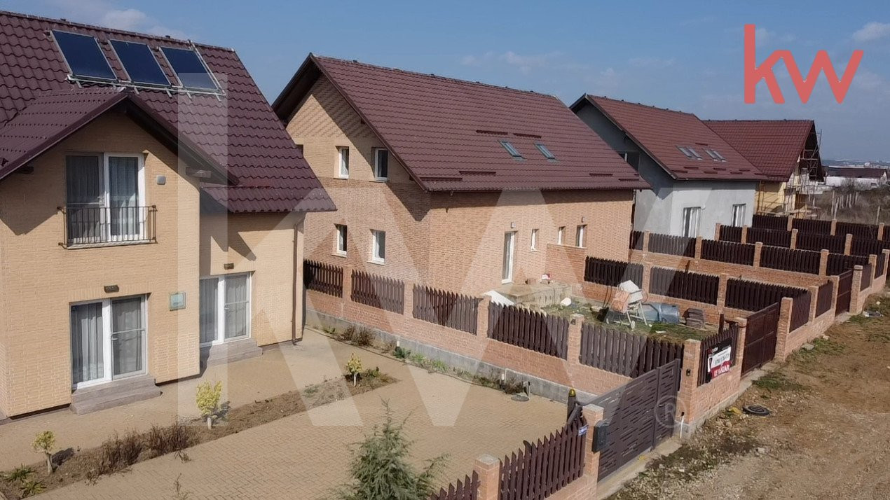 Casa duplex, zona Damila, 3 dormitoare, living, baie, bucatarie