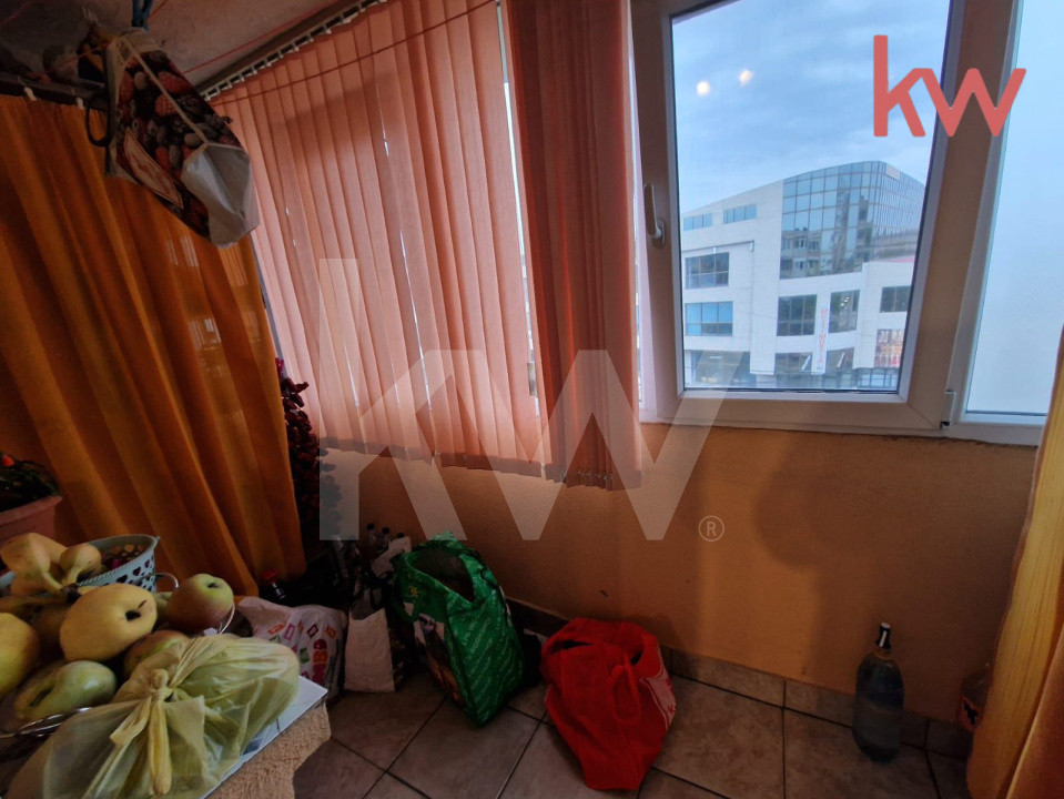 DE VANZARE apartament 2 camere decomandate Bulevardul Decebal