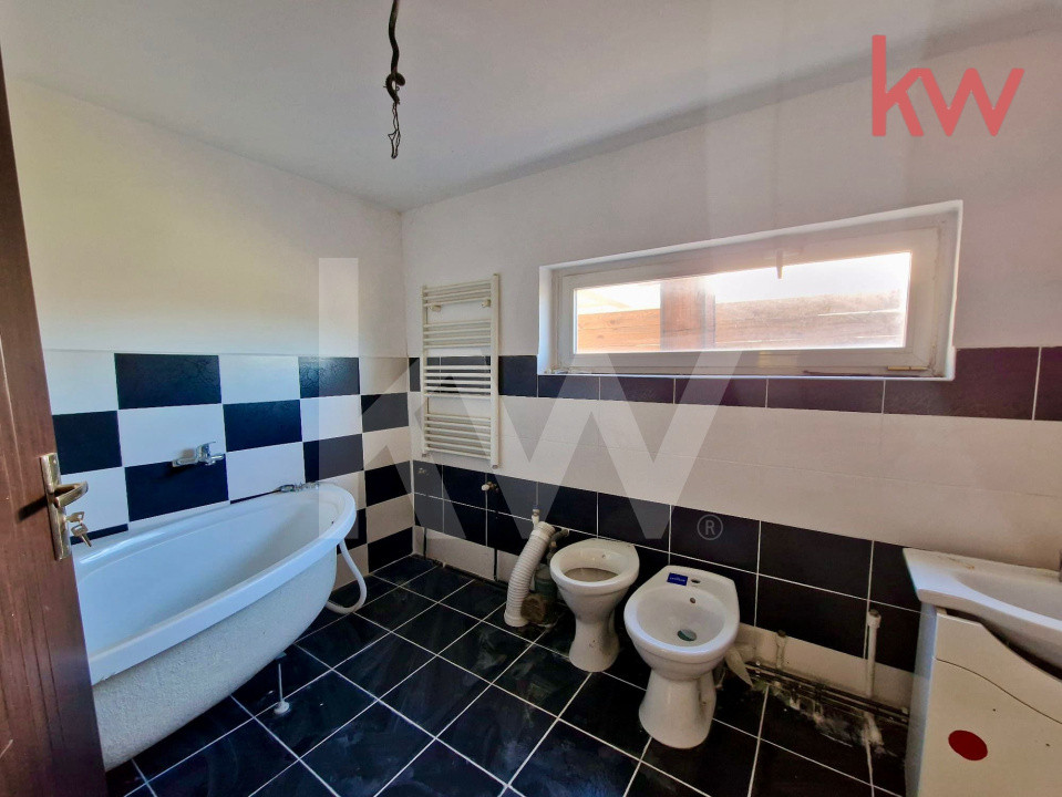 Casa De Vanzare La PRET De APARTAMENT