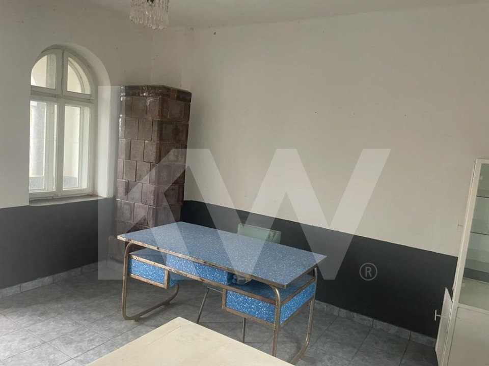 Casa parter si etaj la 30 km de Craiova- pret atractiv !!