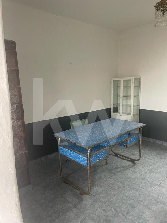 Casa parter si etaj la 30 km de Craiova- pret atractiv !!