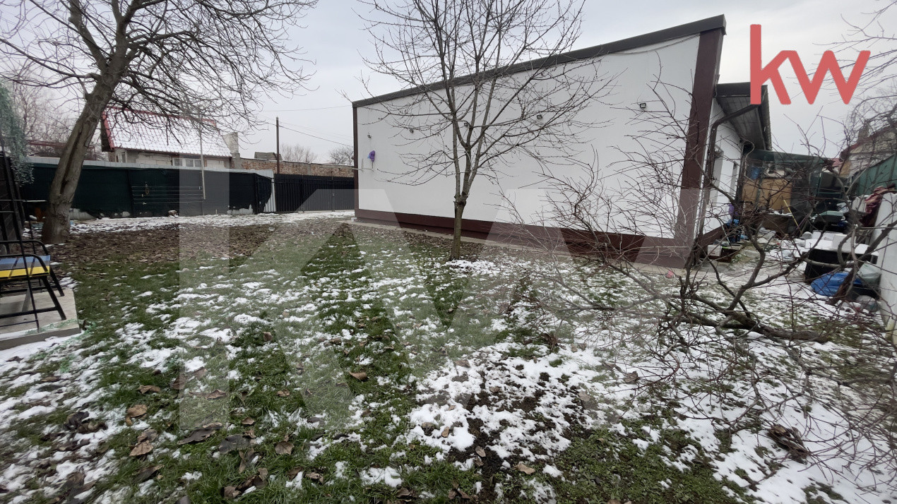 Triplex cu grădină și stradă privată – confort, intimitate și stil