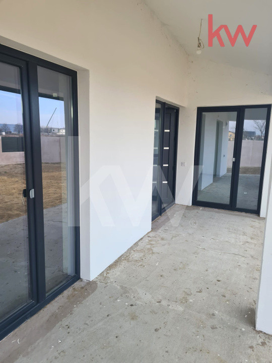 Casă parter, construcție solidă, teren generos – Cârcea, zona Metro