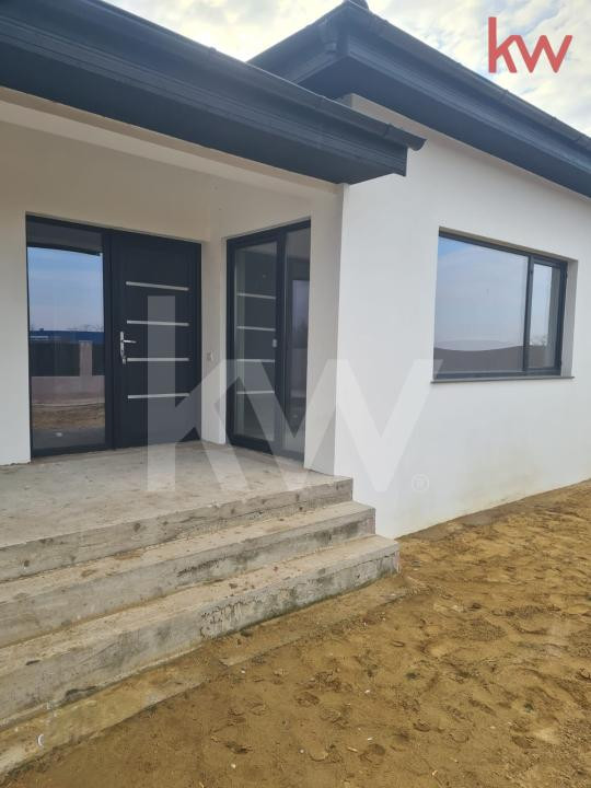 Casă parter, construcție solidă, teren generos – Cârcea, zona Metro