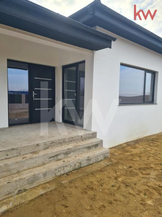 Casă parter, construcție solidă, teren generos – Cârcea, zona Metro