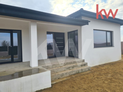 Casă parter, construcție solidă, teren generos – Cârcea, zona Metro