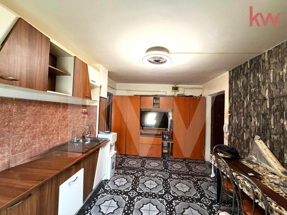 Apartament 2 camere semidecomandate – Craiovița Nouă, zonă excelentă