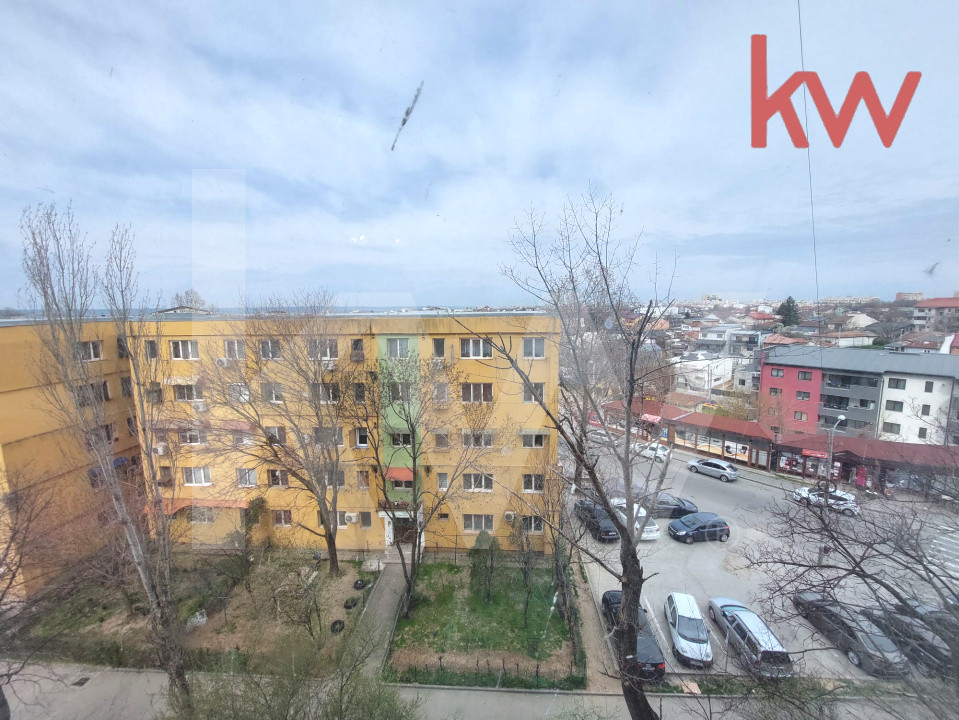 Apartament 3 camere decomandat • Sărari • vedere panoramică