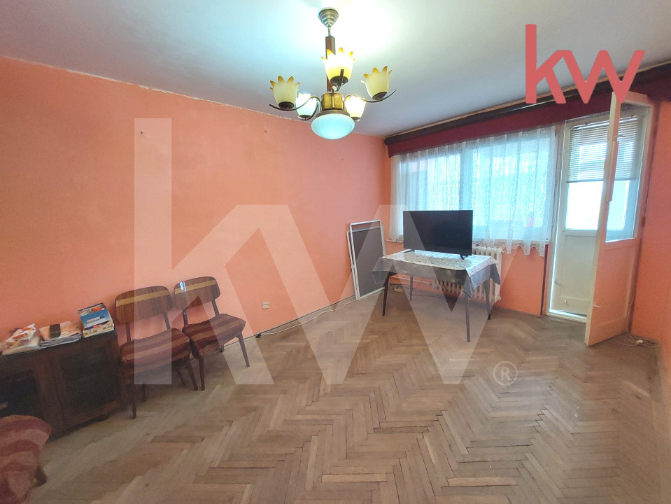 Apartament 3 camere decomandat • Sărari • vedere panoramică
