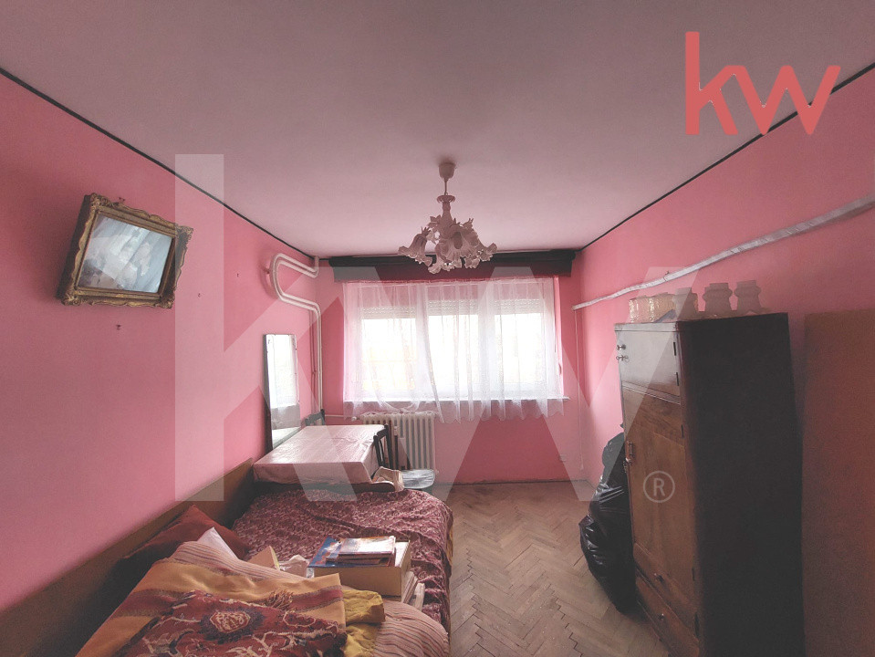 Apartament 3 camere decomandat • Sărari • vedere panoramică