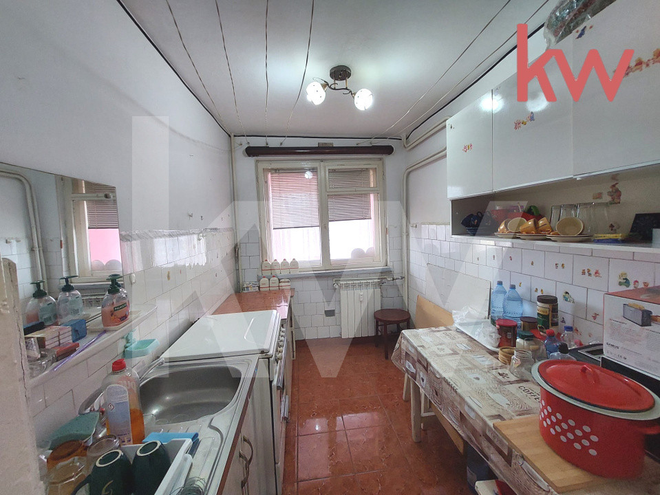 Apartament 3 camere decomandat • Sărari • vedere panoramică