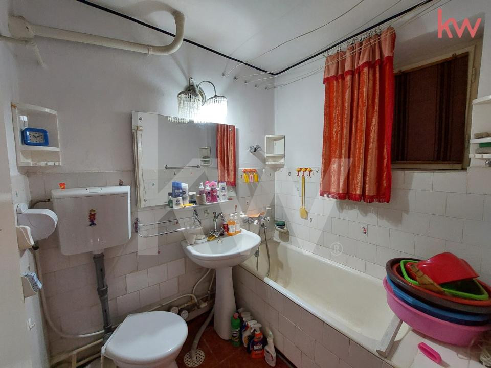 Apartament 3 camere decomandat • Sărari • vedere panoramică