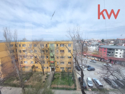 Apartament 3 camere decomandat • Sărari • vedere panoramică