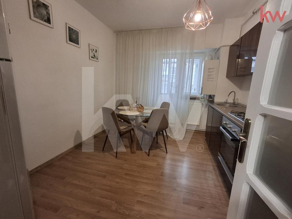 Apartament 3 camere de închiriat - Calea București 